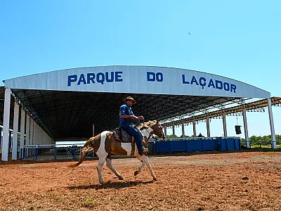 Riedel inaugura pista coberta no Parque do Laçador para fortalecer o laço comprido de MS