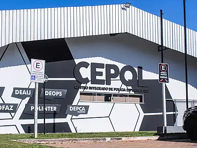 Policial militar é atropelado em região central de Campo Grande: câmeras flagram incidente