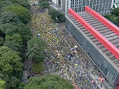 Atos contra Lula e ministros do STF mobilizam milhares em capitais do país