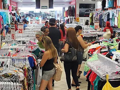 Comerciários garantem reajuste de 7% e novas normas para funcionamento do comércio no fim do ano