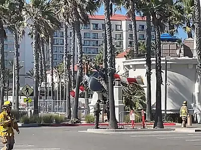 Helicóptero perde controle e cai na Califórnia, deixando cinco feridos
