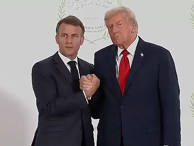 Trump e Macron protagonizam novo "duelo" de aperto de mão em conferência de paz