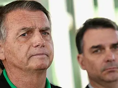 Bolsonaro é alvo de buscas da PF e terá de usar tornozeleira eletrônica por ordem do STF