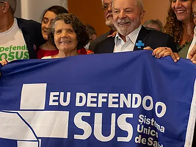Lula sanciona programa "Agora Tem Especialistas" para reduzir filas no SUS