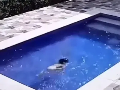 Menina de 3 anos com paralisia temporária cai em piscina e consegue se salvar sozinha; vídeo impressiona