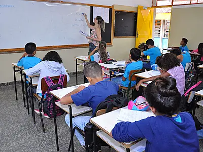 Professores da rede municipal de Campo Grande querem antecipar aumento salarial para outubro