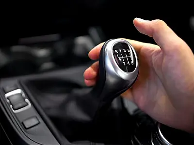 Projeto na Câmara propõe CNH diferente para carros automáticos e manuais