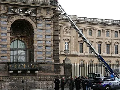 Assalto cinematográfico no Louvre: joias de Napoleão são roubadas em plena luz do dia
