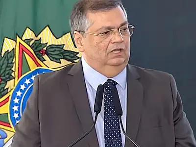 Flávio Dino propõe PEC para punição severa de servidores públicos condenados por crimes graves