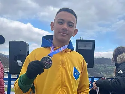 Jovem atleta João Pedro Firmino brilha na Sérvia e conquista duas pratas pelo projeto Sprint Social