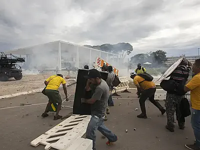 Moraes concede prisão domiciliar a 19 idosos condenados pelo 8/1