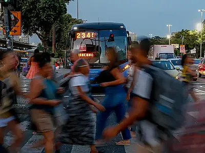 Empresas pagavam, em média, 15,8% mais a homens que a mulheres em 2023