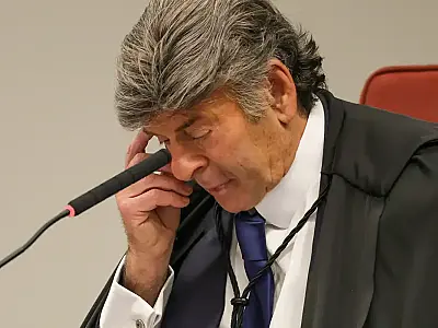 Fux descarta crime de organização criminosa em ação sobre golpe no STF
