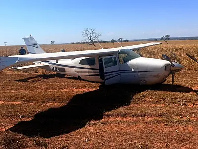 FAB intercepta aeronave suspeita vinda da Bolívia e tripulantes fogem