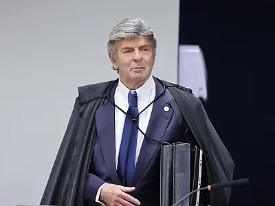 Ministro Fux solicita saída da 1ª Turma que julga a trama golpista de Bolsonaro