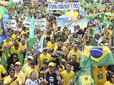 Bolsonaro mobiliza multidões e desafia a esquerda