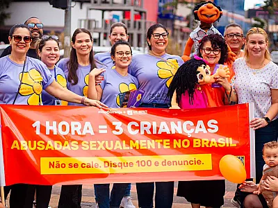 Voluntários realizam ações de conscientização no Dia Nacional de Combate à violência sexual infantil
