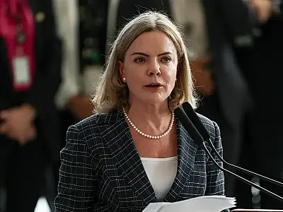 De saída da SRI para eleições, Gleisi aponta Olavo Noleto como "nome natural" para a sucessão