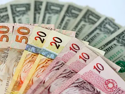 Real tem 2º maior desvalorização do ano, dólar valoriza 12,4%