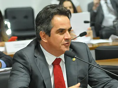 Ciro Nogueira critica atuação de Eduardo Bolsonaro e filho do ex-presidente rebate