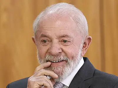 Lula critica alta dos combustíveis e aponta lucro em meio à crise
