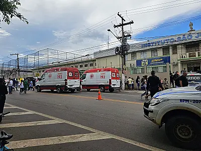 Jovem de 13 anos pega arma do padrasto, invade escola e mata duas inspetoras