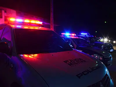 Homem encontra irmão morto na varanda após suposta agressão