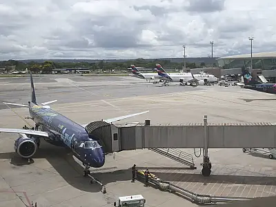 Avião supera ônibus como segundo meio mais comum de viagens pessoais
