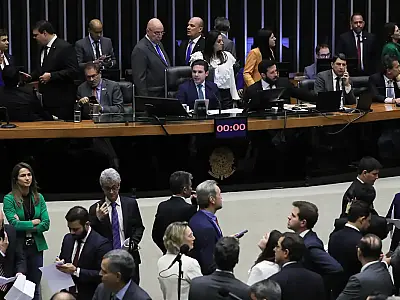 Câmara derruba voto secreto em PEC da Blindagem por falta de quórum