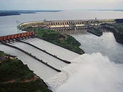 Acordo binacional renova termos para energia de Itaipu entre Brasil e Paraguai