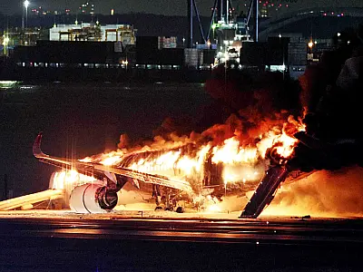 Choque de aviões no Japão: diálogo com torre de controle revela permissão para pouso da aeronave
