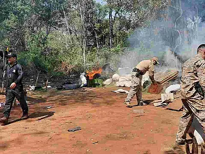Operação Antidrogas destrói 8,6 toneladas de maconha em complexo de produção na fronteira com MS