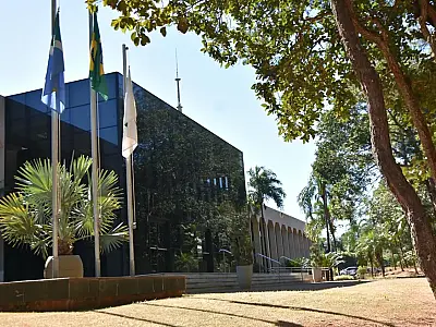 Alems propõe PEC para "demissão" de conselheiros do TCE alvos de ações judiciais