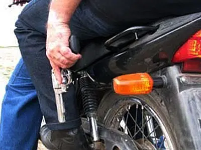 Onda de roubos assola o bairro União: Dupla armada em moto causa medo na população