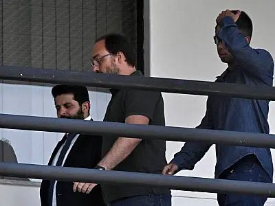 Carlos Bolsonaro depõe na PF do Rio em caso envolvendo uso da Abin