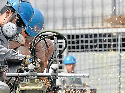 Economia brasileira cresce 2,3% em 2025, revela IBGE