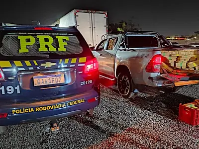 PRF apreende Hilux roubada com mais de 2 toneladas de maconha