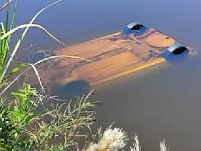 Quatro pessoas da mesma família morrem após capotamento e submersão de carro em lago de MS