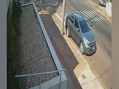 Assessor parlamentar morre em acidente de moto após colisão com caminhonete