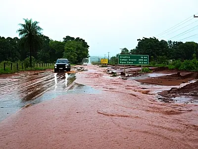 Estado decreta emergência em Corguinho e Ivinhema após temporais em MS