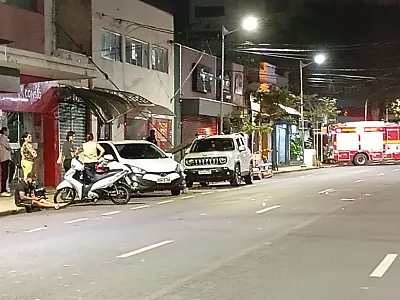 
Acidente arranca poste e causa transtornos no centro de Campo Grande