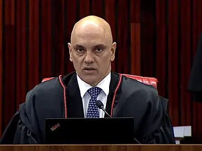 Moraes encerra mandato no TSE com defesa firme contra populismo e extremismo