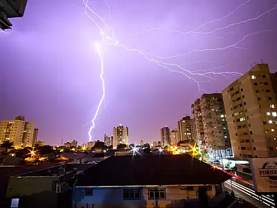 Previsão aponta pancadas frequentes, risco de trovoadas e temperaturas acima dos 30°C em MS