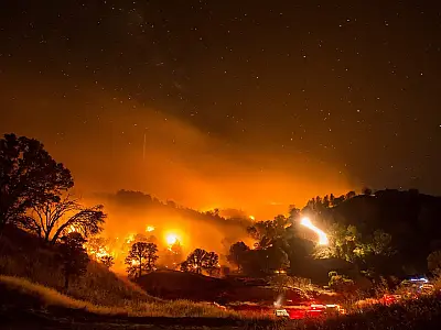 Biden declara estado de desastre em Los Angeles enquanto incêndios devastam região