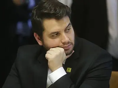 PF prende ex-assessor de Bolsonaro após decisão do STF por descumprimento de cautelares