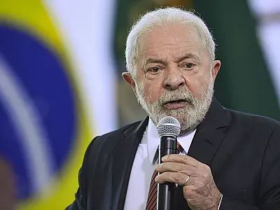 "Prefiro coçar outras coisas", diz Lula ao criticar uso de celular
