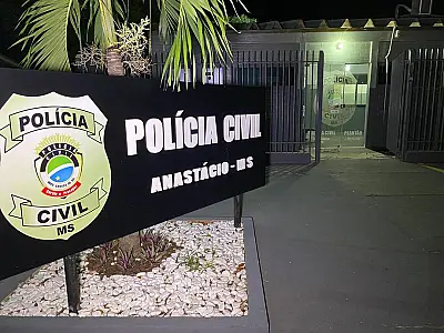 Mulher é presa após esfaquear ex-companheiro por suspeita de traição