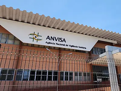 Anvisa proíbe comercialização de medicamentos e complemento alimentar