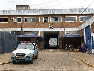 Polícia age após tentativa de arremesso de celulares no Presídio de Segurança Máxima