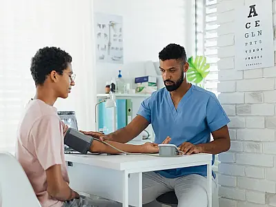 Saúde mental influencia diretamente o controle da pressão arterial, apontam especialistas